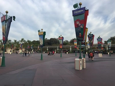 Photo of the Esplanade, looking toward the Disneyland gate.