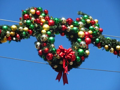 Photo of a Mickey-shaped garland, hanging over Main Street USA